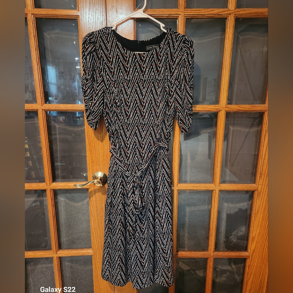 Jessica Howard Black Chevron Midi Dress with White and Pink Accents